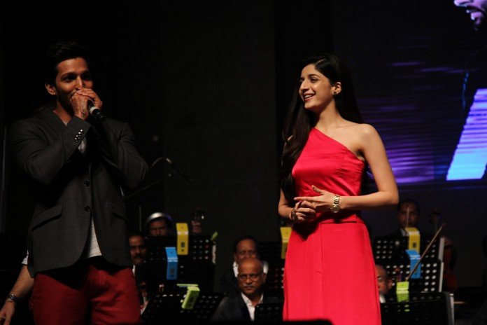 Actors Harshvardhan Rane & Mawra Hocane launch Tera Chehra from Sanam Teri Kasam at Arijit Singh Concert
