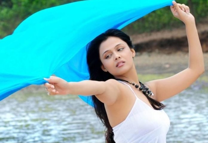 Prarthana's Hindi Debut 'Wajah Tum Ho'