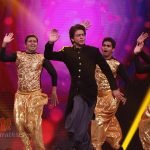 Shahrukh Khan Dancing In Chala Hawa Yeu Dya