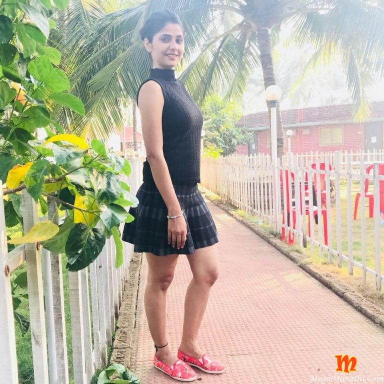 Veena Jagtap Marathi Actress Radha Prem Rangi Rangli Colors Marathi